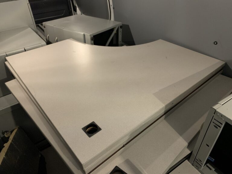 (Used) Heavy Duty Table Top Bulkk